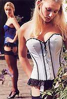 Korsett mit Rüschen