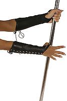 Armstulpen aus Leder mit Schnürung