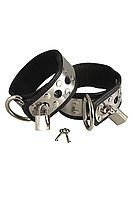 Leder-Fußfesseln mit Metallbeschlag und Vorhängeschloss